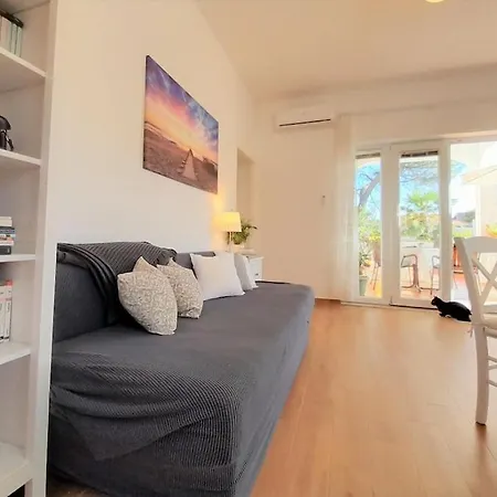 Romantic Anna In The Center Of Krk Apartman